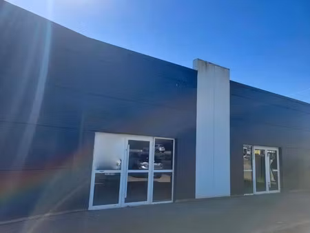 location local d'activités 410 m²