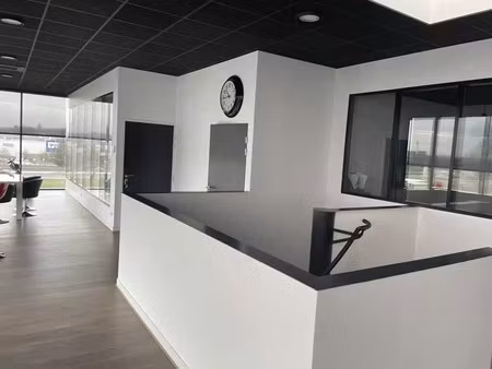 location local d'activités 1 087 m²