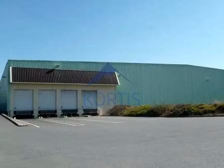 location local d'activités 2 200 m²