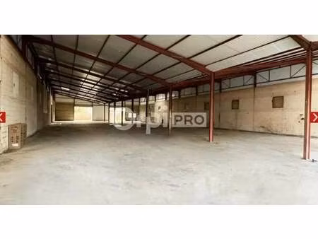 location local d'activités 500 m² à 1 600 m²