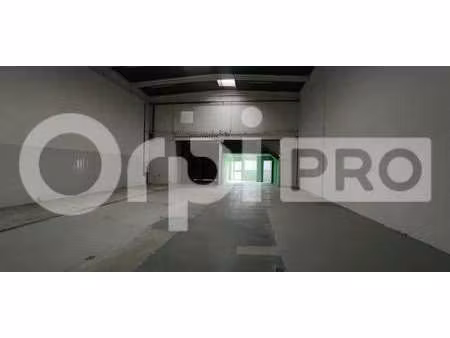 location local d'activités 368 m²