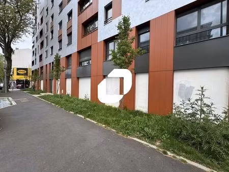 location local d'activités 371 m²