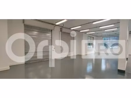 location local d'activités 642 m²