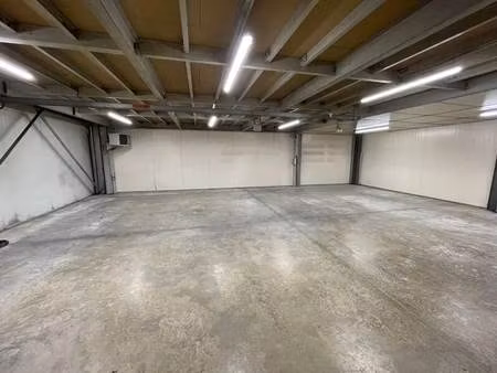 location local d'activités 686 m²