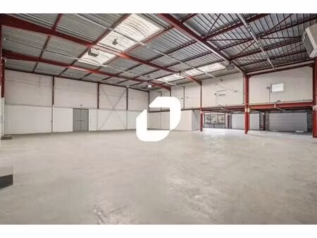 location local d'activités 808 m² à 2 258 m²
