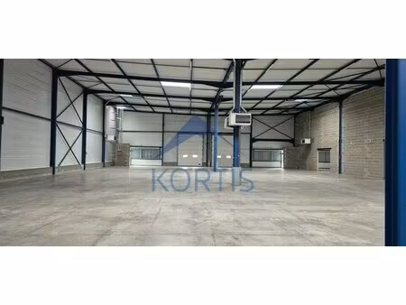 location local d'activités 565 m² à 2 809 m²
