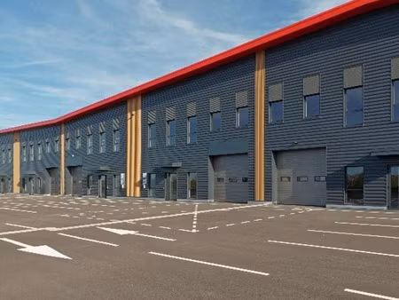 location local d’activités elancourt 78990 542m² à 2704m²
