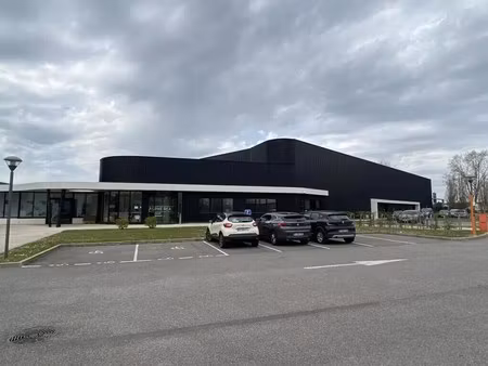 location local d'activités 2 486 m²