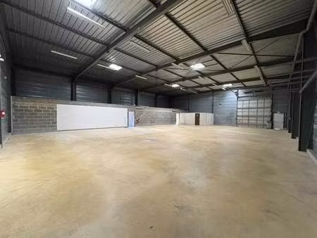 location local d'activités 451 m²