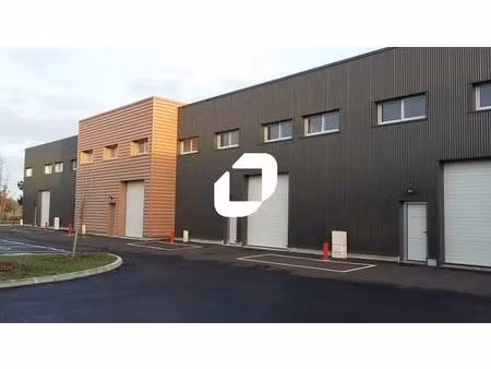 location local d'activités 200 m²