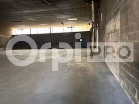 location local d'activités 506 m²