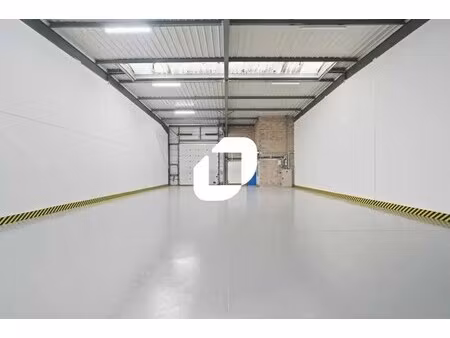 location local d'activités 326 m²