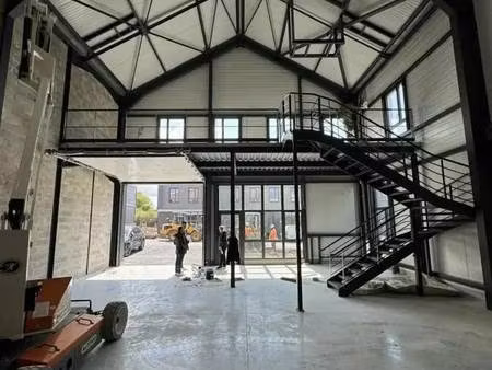 location local d'activités 174 m²