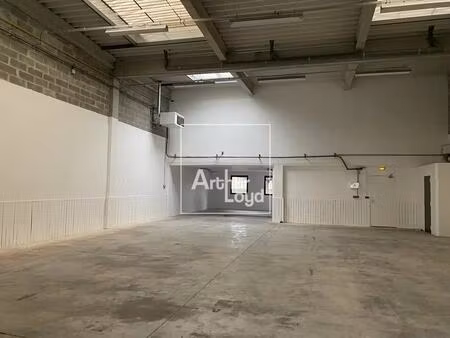 location local d'activités 240 m²