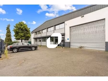 location local d'activités 1 885 m²