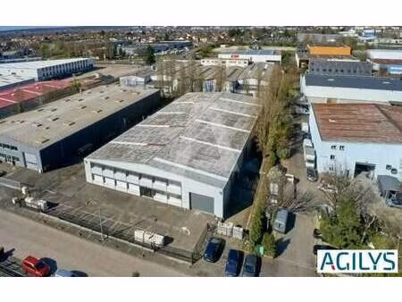 location local d'activités 2 380 m²