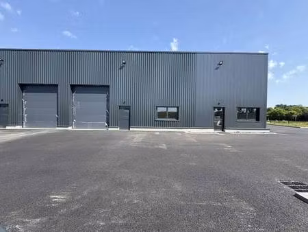 location local d'activités 228 m²