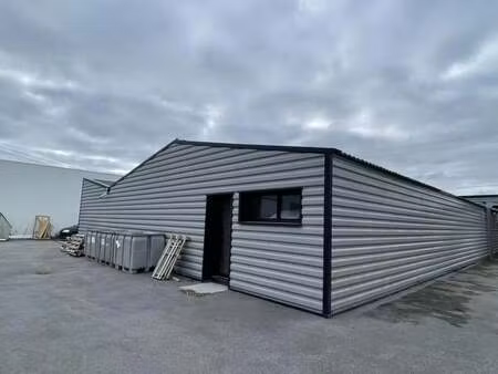 location local d'activités 96 m²