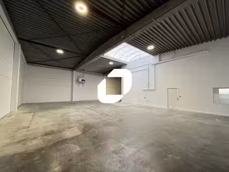 location local d’activités 528m² à 1820m²