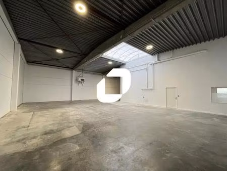 location local d'activités 528 m² à 1 820 m²