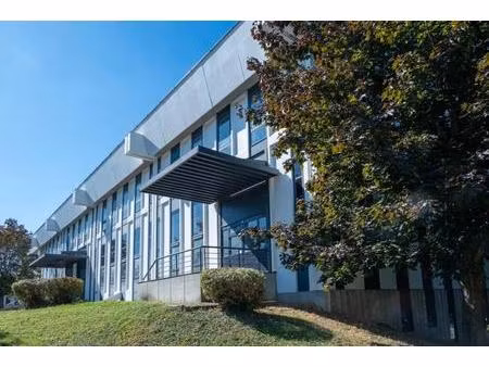 location local d'activités 800 m²