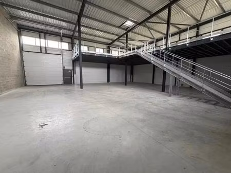 location local d'activités 439 m²