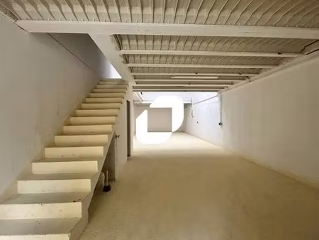 location local d'activités 130 m²