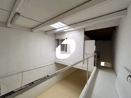 location local d'activités 80 m²