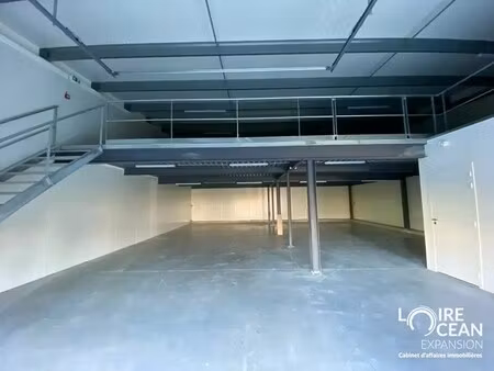 location local d’activités vallet 44330 293m²
