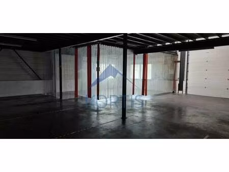 location local d'activités 570 m²