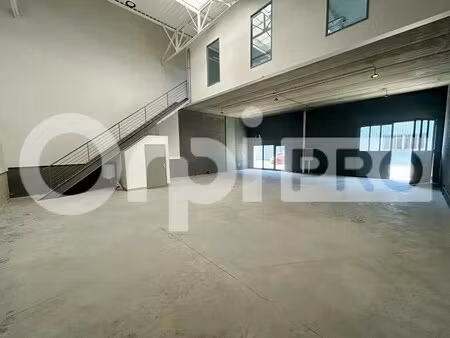 location local d’activités vaux le penil 77000 603m²