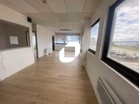 location local d'activités 65 m² à 1 125 m²