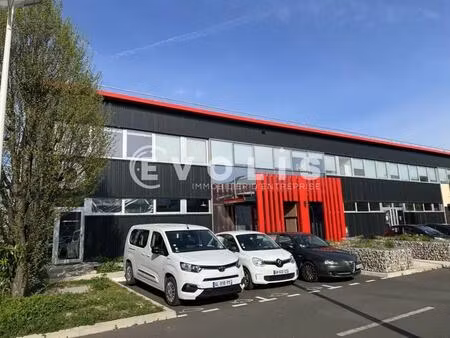 location local d'activités 211 m² à 10 214 m²