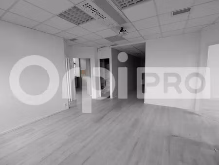 location bureaux 83 m²