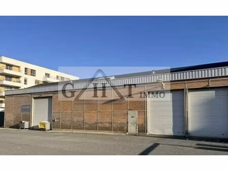 location entrepôt 820 m²