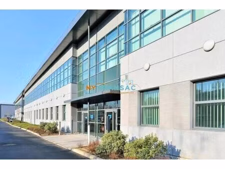 location bureaux 210 m² à 235 m²