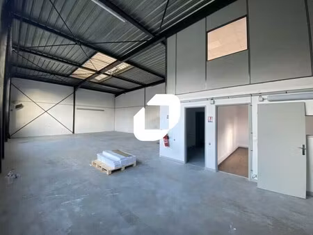 location local d'activités 195 m²