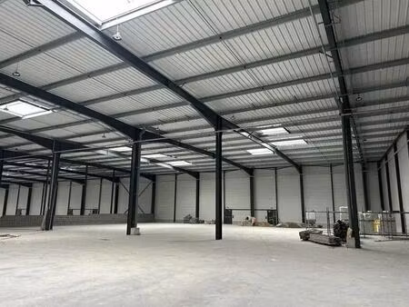 location local d'activités 956 m² à 1 914 m²