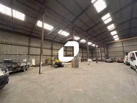 location entrepôt 400 m² à 1 700 m²