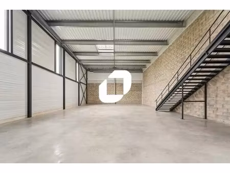 location local d'activités 173 m² à 5 666 m²