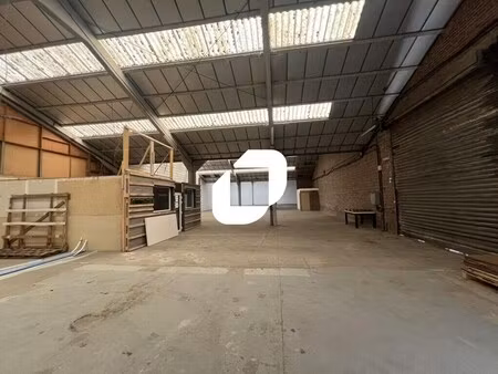 location local d'activités 708 m²