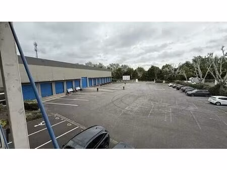 location entrepôt 5 023 m²