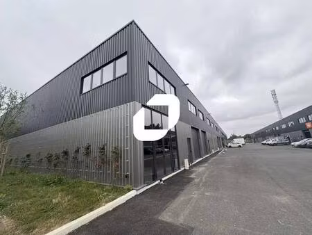 location local d'activités 209 m² à 7 370 m²