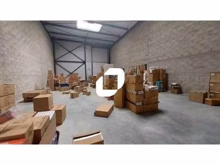 location local d'activités 384 m²