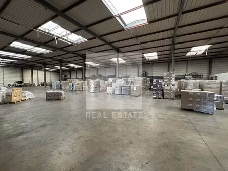 location local d'activités 1 780 m²