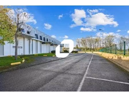 location local d'activités 788 m² à 1 642 m²