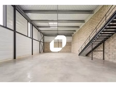 location local d'activités 173 m² à 5 666 m²