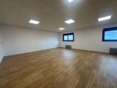 location local d'activités 165 m²