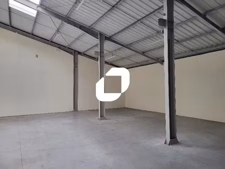 location local d'activités 368 m²