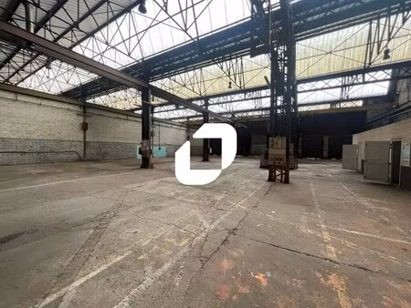 location local d'activités 1 600 m²